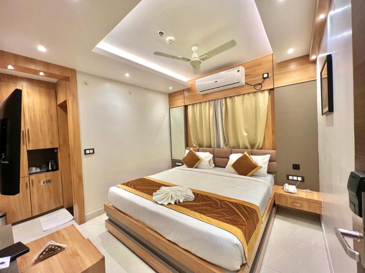 Hotel The Magnum à Deoghar Extérieur photo